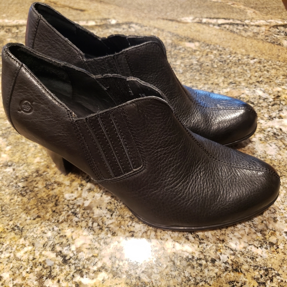 Born Black Pebbled Leather Ankle Heeled Boots Size 9.5